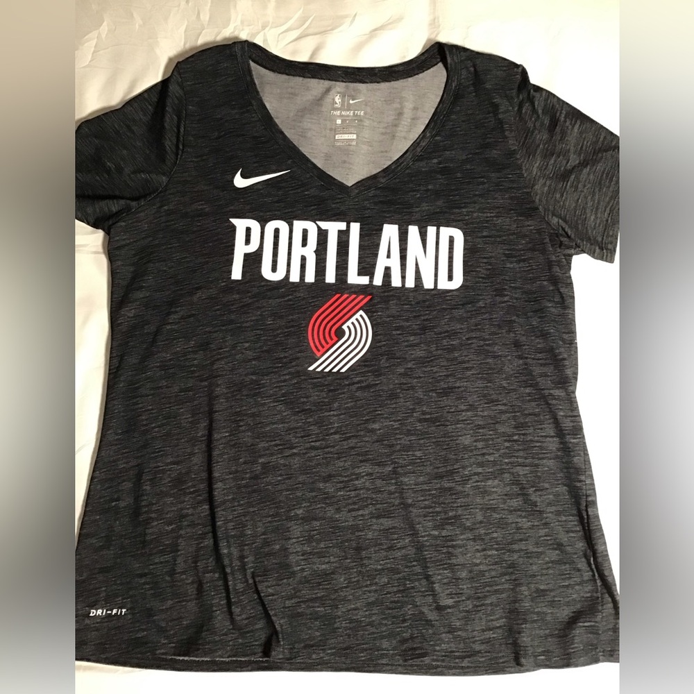 Portland TrailBlazers Nike black women’s dry fit size large great condition